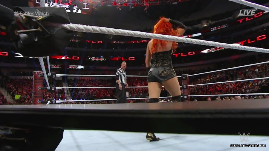 WWE_TLC_2016_PPV_720p_WEB_h264-HEEL_mp40947.jpg