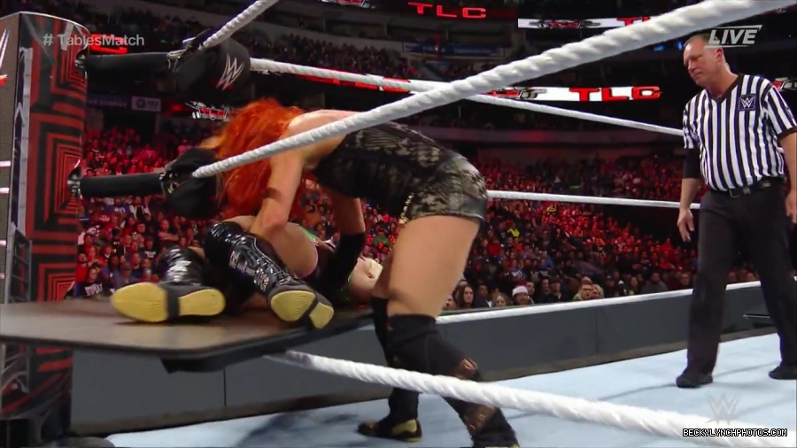 WWE_TLC_2016_PPV_720p_WEB_h264-HEEL_mp40956.jpg