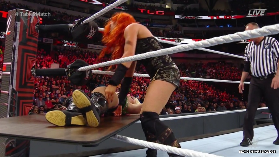 WWE_TLC_2016_PPV_720p_WEB_h264-HEEL_mp40957.jpg