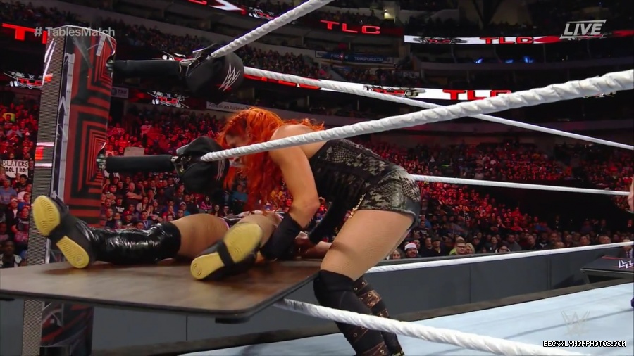 WWE_TLC_2016_PPV_720p_WEB_h264-HEEL_mp40959.jpg