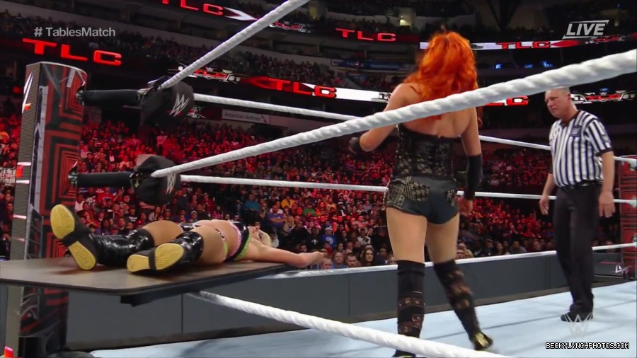 WWE_TLC_2016_PPV_720p_WEB_h264-HEEL_mp40961.jpg