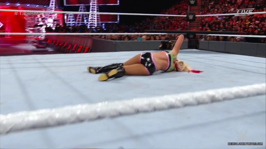 WWE_TLC_2016_PPV_720p_WEB_h264-HEEL_mp40994.jpg