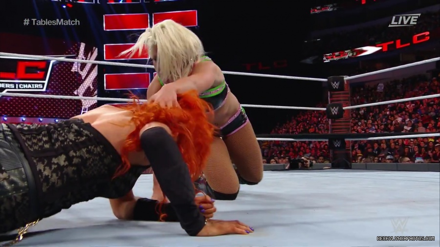 WWE_TLC_2016_PPV_720p_WEB_h264-HEEL_mp41002.jpg