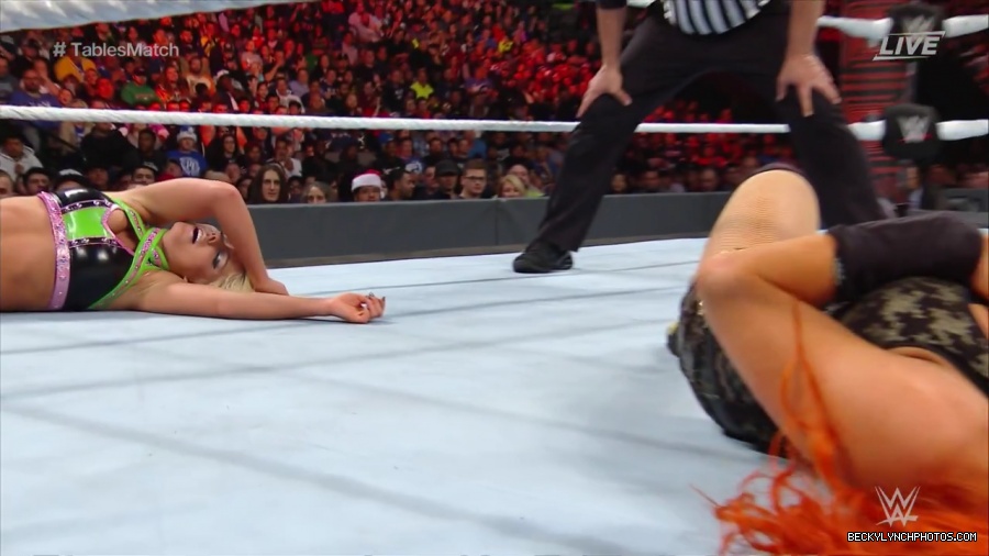 WWE_TLC_2016_PPV_720p_WEB_h264-HEEL_mp41011.jpg