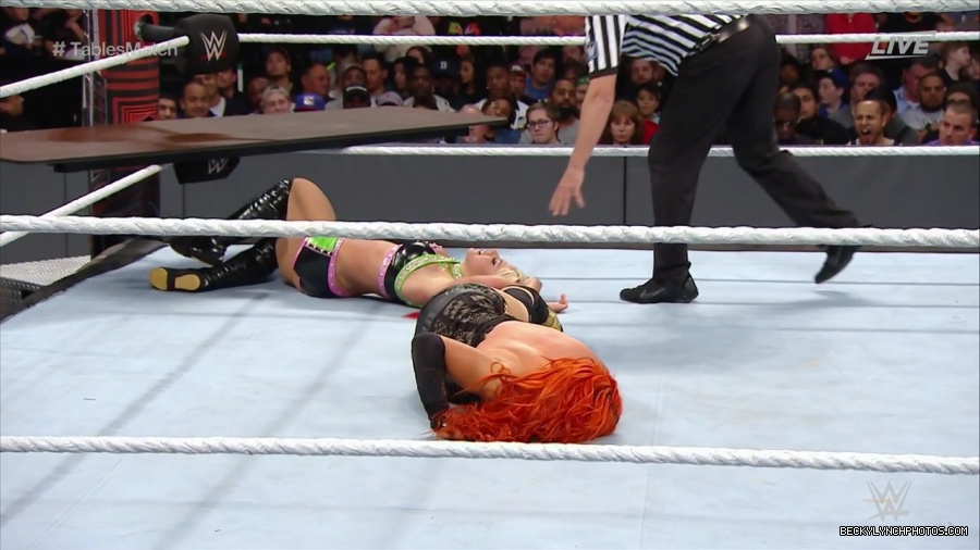 WWE_TLC_2016_PPV_720p_WEB_h264-HEEL_mp41018.jpg