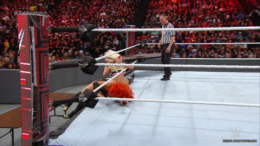 WWE_TLC_2016_PPV_720p_WEB_h264-HEEL_mp41035.jpg