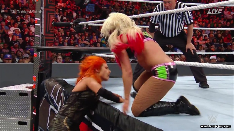 WWE_TLC_2016_PPV_720p_WEB_h264-HEEL_mp41038.jpg