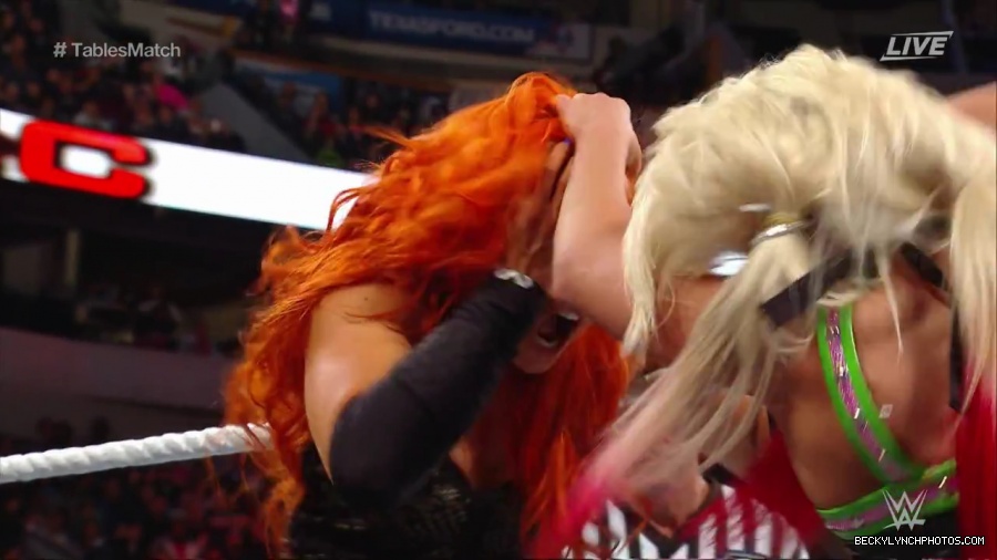 WWE_TLC_2016_PPV_720p_WEB_h264-HEEL_mp41051.jpg