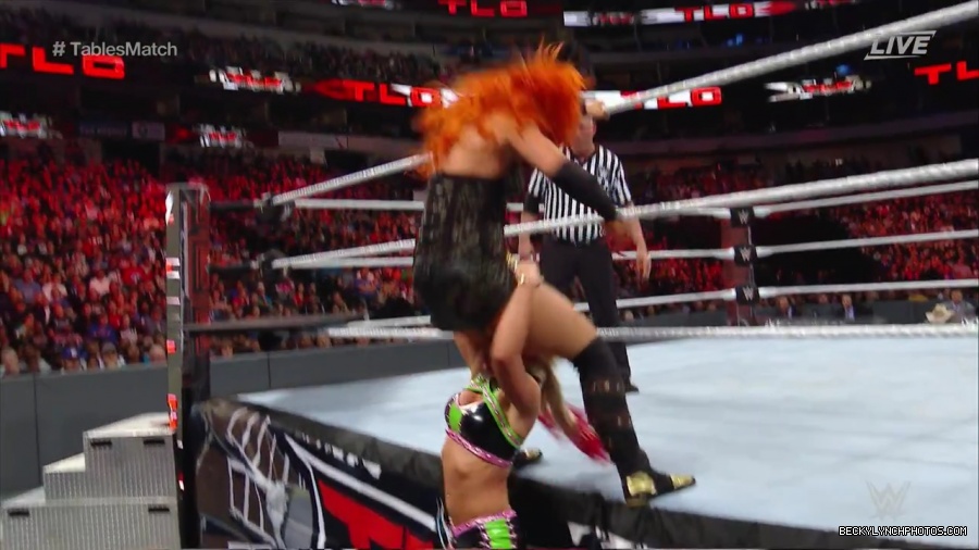 WWE_TLC_2016_PPV_720p_WEB_h264-HEEL_mp41057.jpg