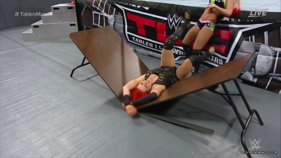 WWE_TLC_2016_PPV_720p_WEB_h264-HEEL_mp41059.jpg