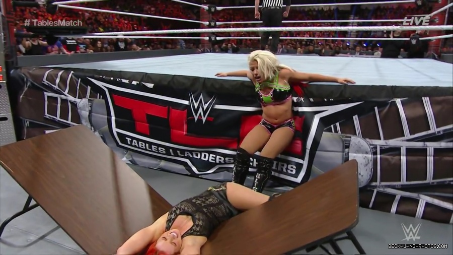 WWE_TLC_2016_PPV_720p_WEB_h264-HEEL_mp41060.jpg
