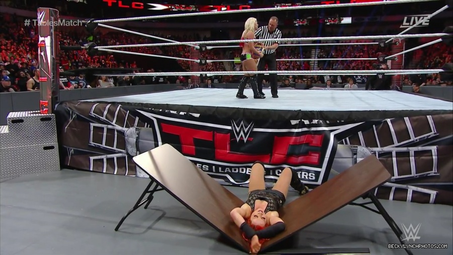 WWE_TLC_2016_PPV_720p_WEB_h264-HEEL_mp41071.jpg