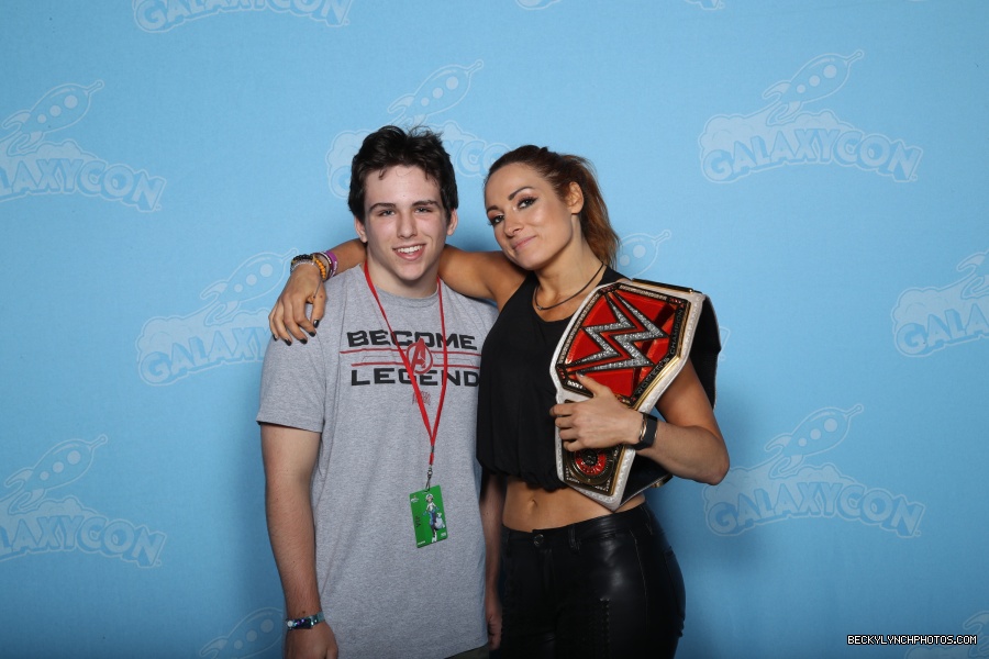 galaxycon-raleigh-2019-becky-lynchphoto-ops_48481986341_o.jpg
