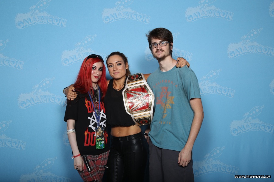 galaxycon-raleigh-2019-becky-lynchphoto-ops_48481988636_o.jpg