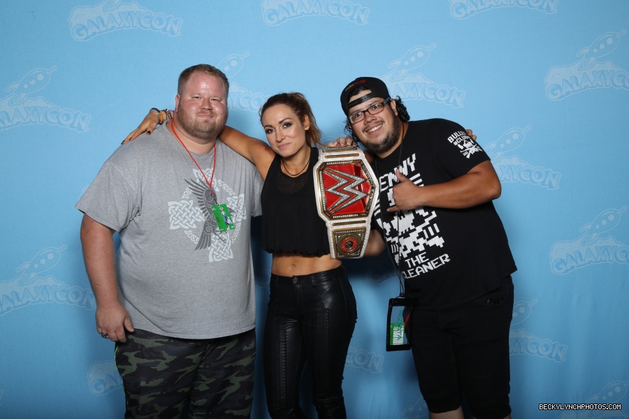 galaxycon-raleigh-2019-becky-lynchphoto-ops_48481990166_o.jpg