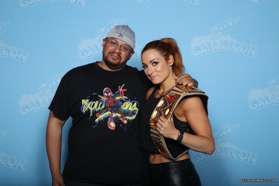 galaxycon-raleigh-2019-becky-lynchphoto-ops_48481996156_o.jpg