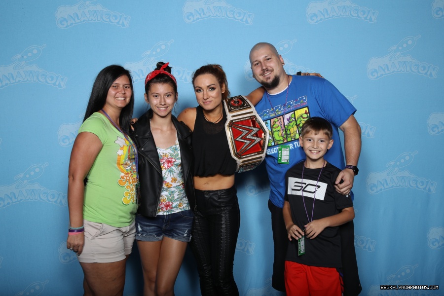 galaxycon-raleigh-2019-becky-lynchphoto-ops_48481998296_o.jpg