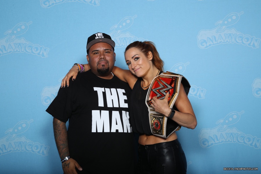 galaxycon-raleigh-2019-becky-lynchphoto-ops_48482099362_o.jpg