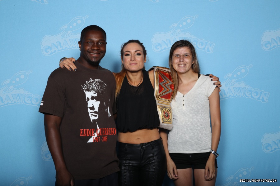 galaxycon-raleigh-2019-becky-lynchphoto-ops_48482108092_o.jpg