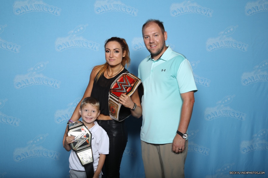 galaxycon-raleigh-2019-becky-lynchphoto-ops_48482155692_o.jpg