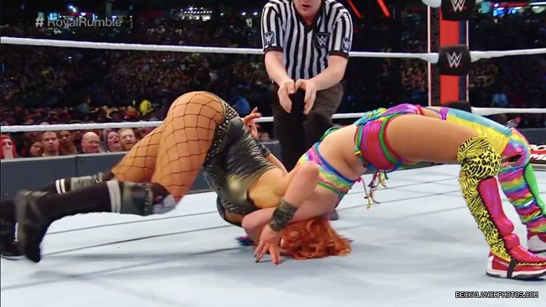 BeckyLynchWWE-1204215375828791296-20191209_194453-img1.jpg