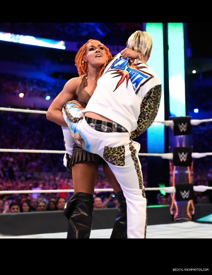 BeckyLynchWWE-0854822340366094336-20170419_172142-img1.jpg