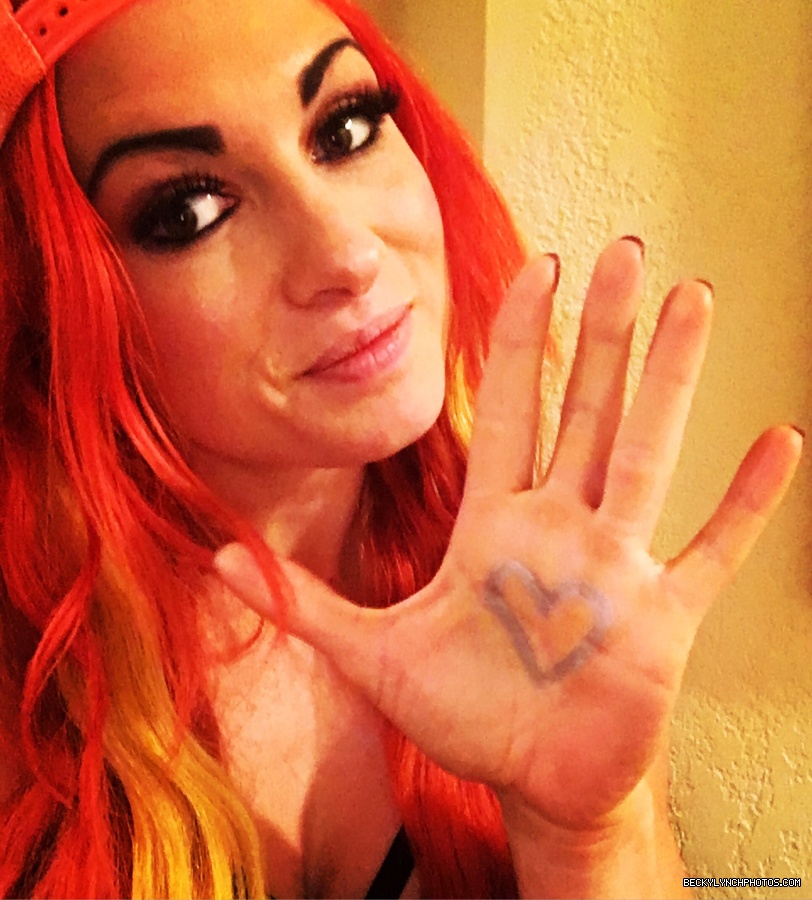 BeckyLynchWWE-0858014592907317251-20170428_124634-img1.jpg