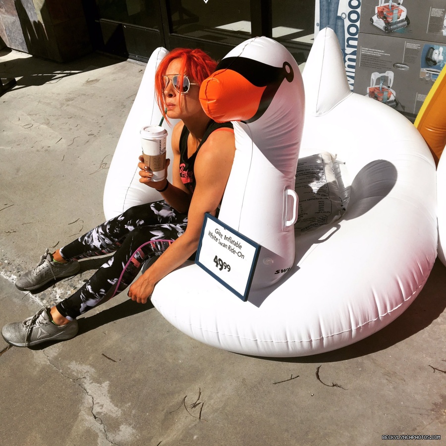 BeckyLynchWWE-0859476088845512704-20170502_133402-img1.jpg
