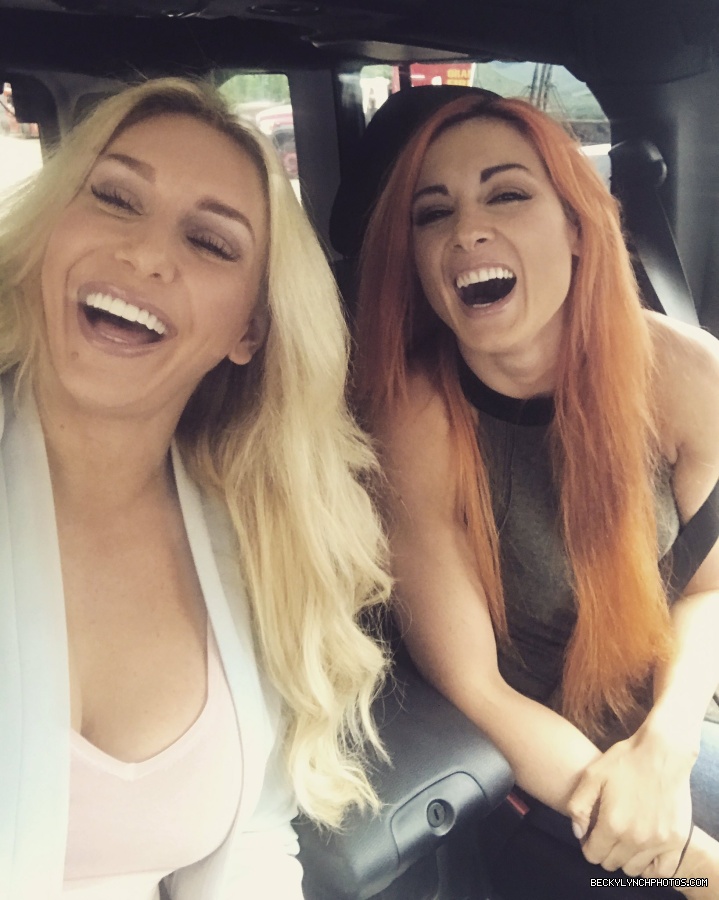 BeckyLynchWWE-0885971111430770688-20170714_161548-img1.jpg