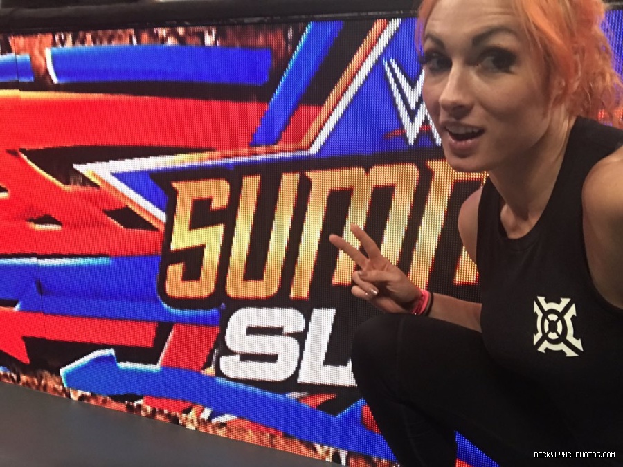 BeckyLynchWWE-0899370634542817280-20170820_154043-img1.jpg