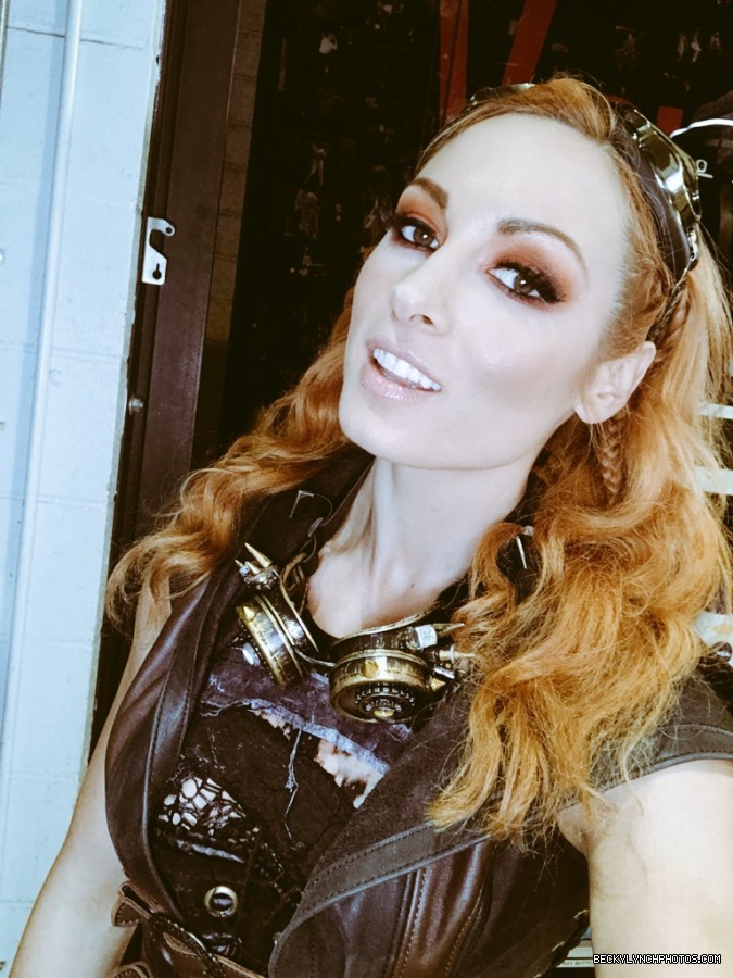 BeckyLynchWWE-0968656018149294081-20180227_191606-img1.jpg