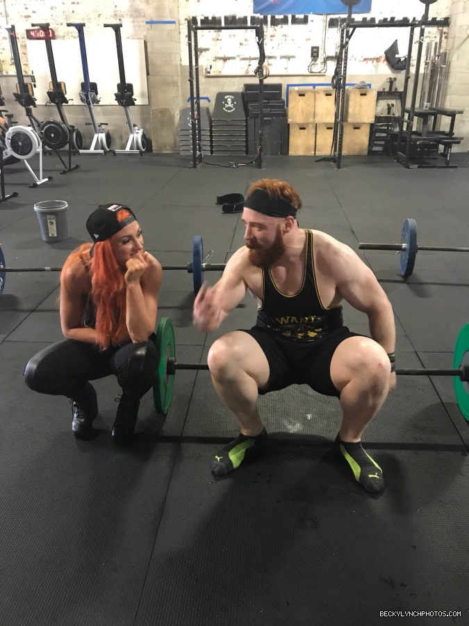 BeckyLynchWWE-0975023526259212288-20180317_095818-img1.jpg