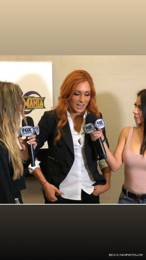 BeckyLynchWWE-0984095227139915776-20180411_104600-img1.jpg