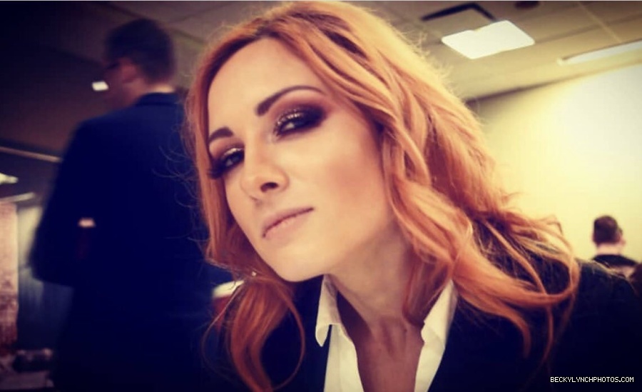 BeckyLynchWWE-0984095227139915776-20180411_104600-img2.jpg