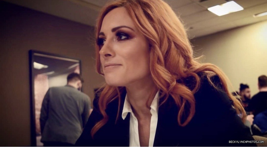 BeckyLynchWWE-0984095227139915776-20180411_104600-img4.jpg