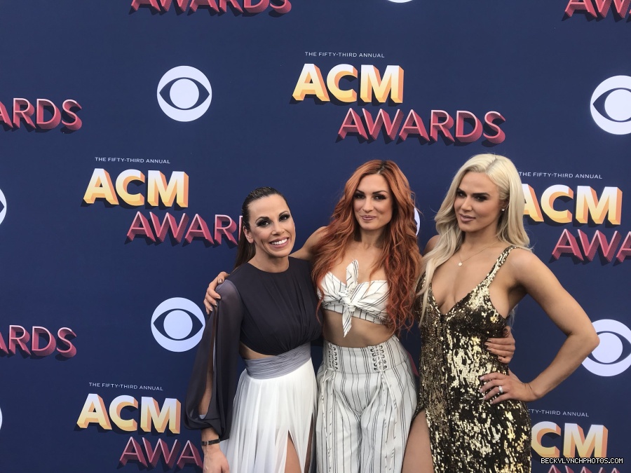 BeckyLynchWWE-0985658227160264704-20180415_181648-img2.jpg