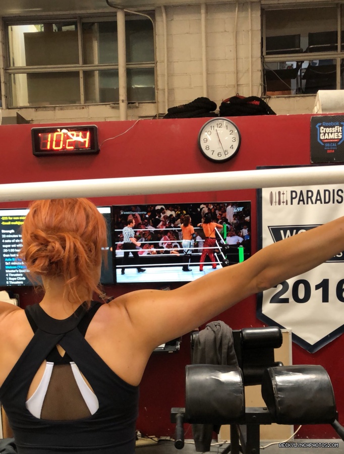BeckyLynchWWE-0989946328946958336-20180427_141611-img1.jpg