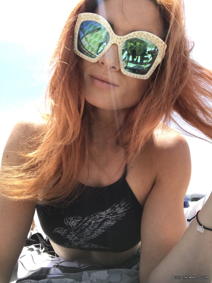 BeckyLynchWWE-0993212421920641024-20180506_143429-img1.jpg