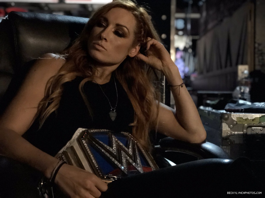 BeckyLynchWWE-1047282205444034565-20181002_192829-img1.jpg