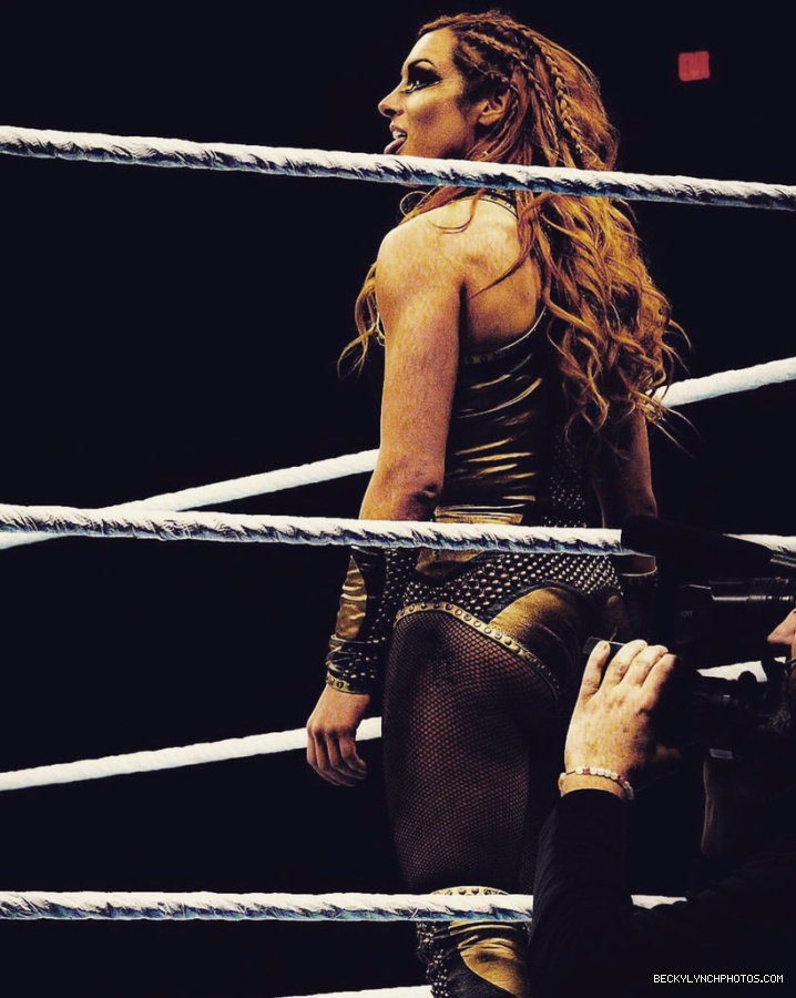 BeckyLynchWWE-1058139732868136960-20181101_183226-img1.jpg