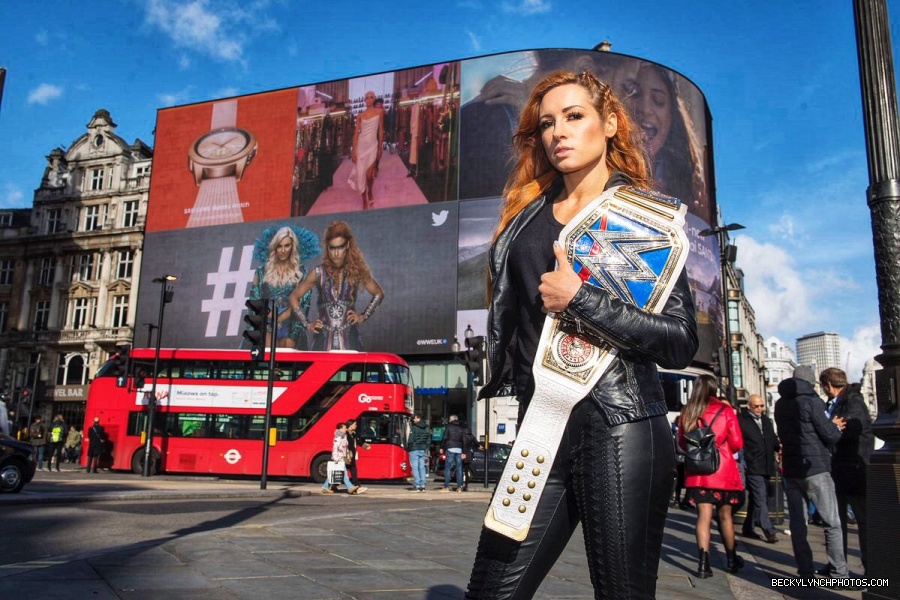 BeckyLynchWWE-1060532537649516544-20181108_080035-img1.jpg