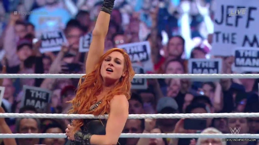 BeckyLynchWWE-1089722658395181058-20190127_211142-img1.jpg