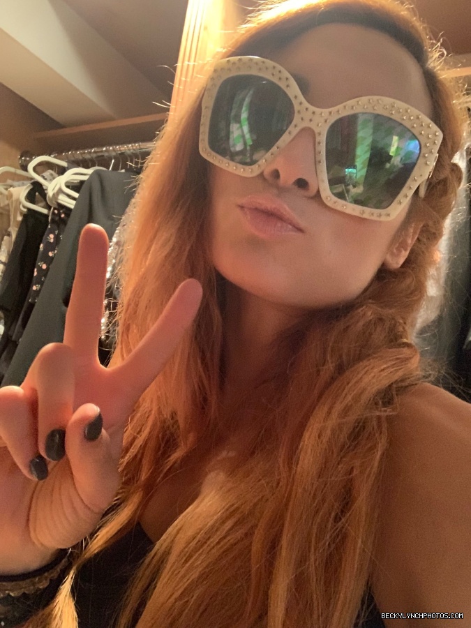 BeckyLynchWWE-1122581504473931776-20190428_142101-img1.jpg