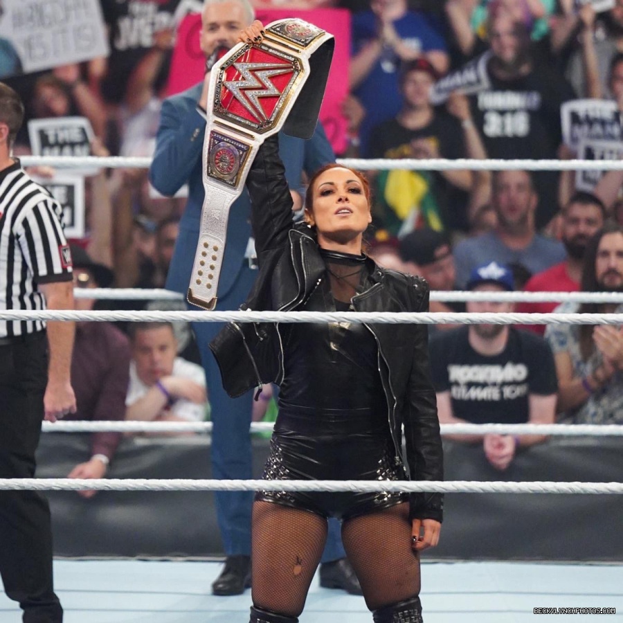 BeckyLynchWWE-1160925504221958148-20190812_094623-img1.jpg