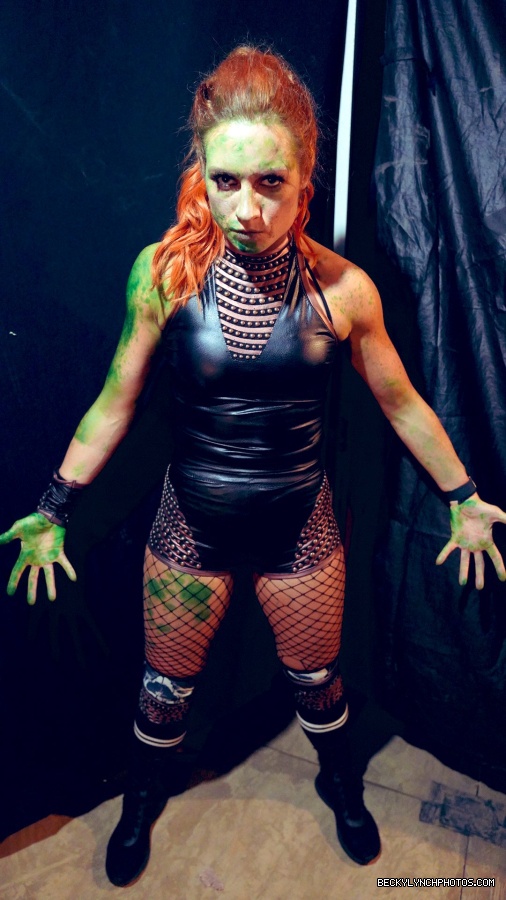 BeckyLynchWWE-1181400159743119362-20191007_214522-img1.jpg