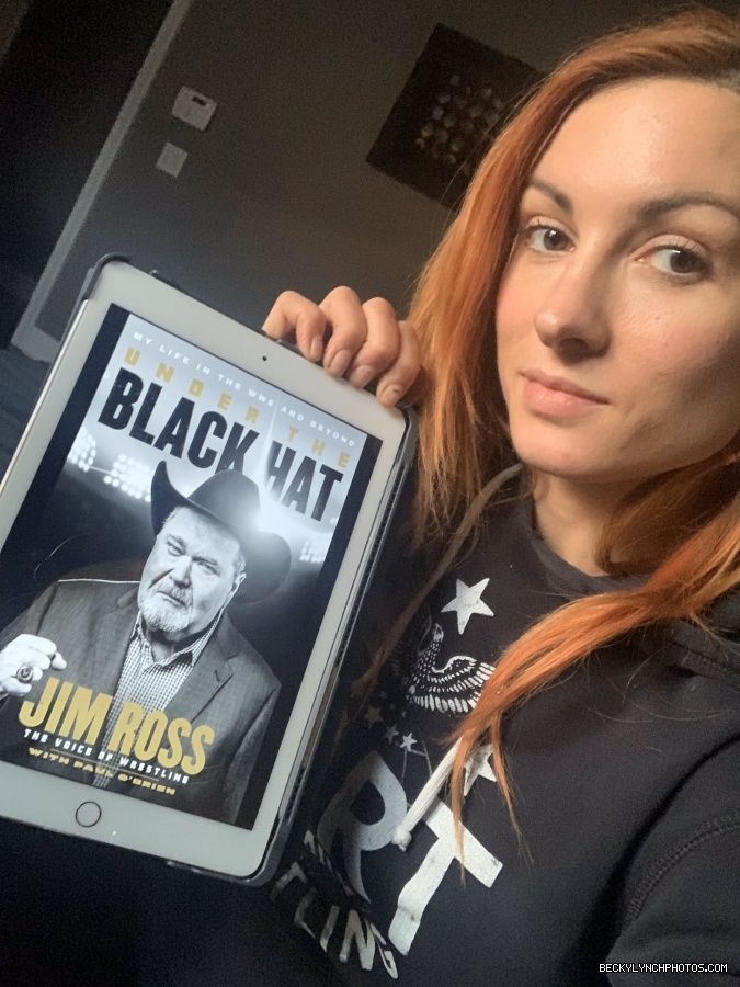 BeckyLynchWWE-1245140313712275473-20200331_190559-img1.jpg