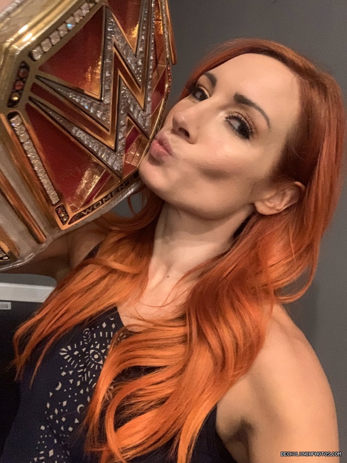 BeckyLynchWWE-1246601923794472960-20200404_195354-img1.jpg