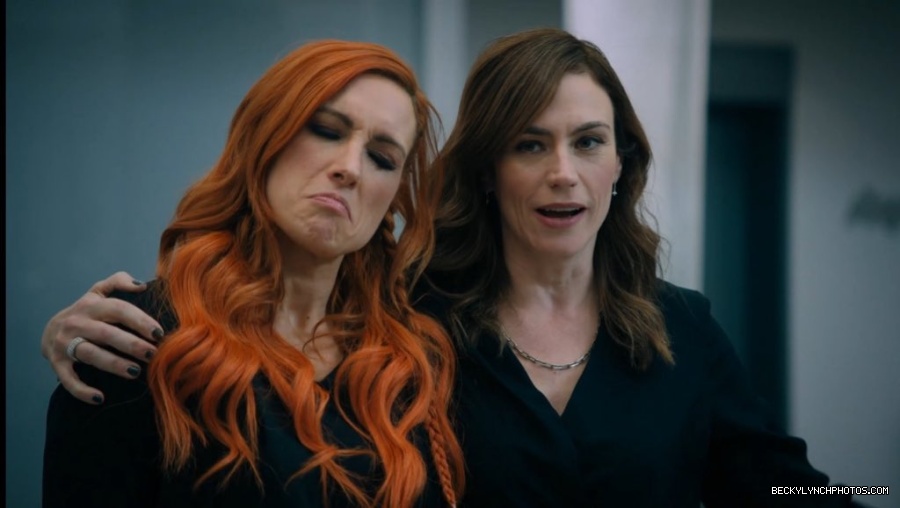 BeckyLynchWWE-1257128849617420289-20200503_210408-img4.jpg