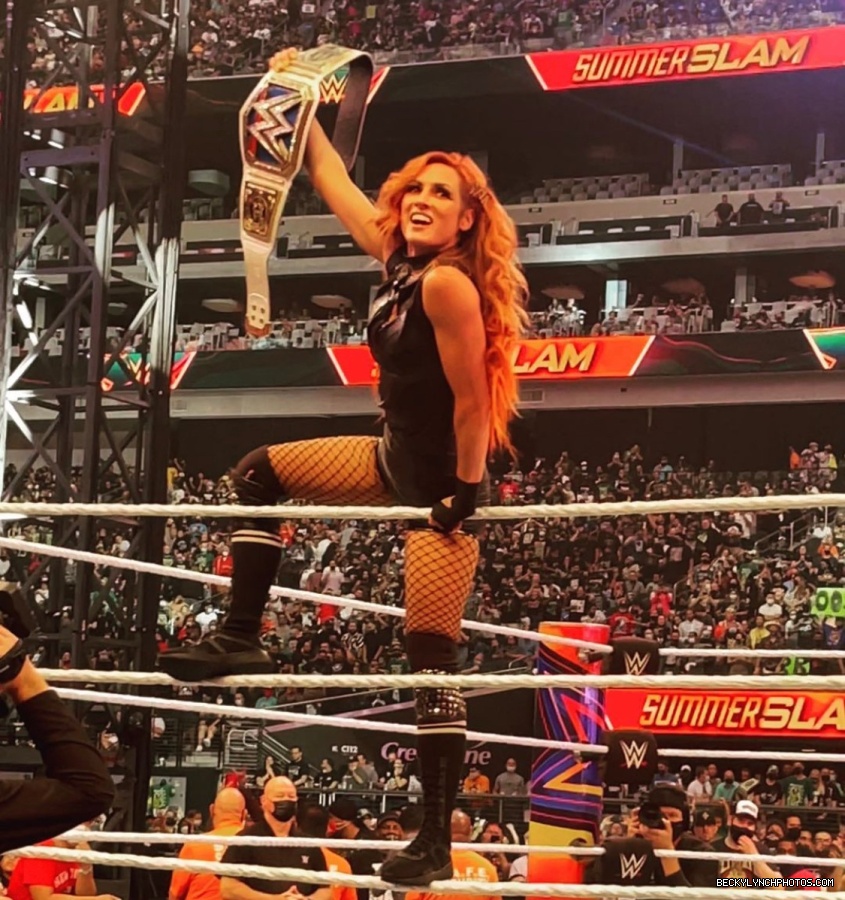 BeckyLynchWWE-1429287998068117506-20210821_224308-img1.jpg