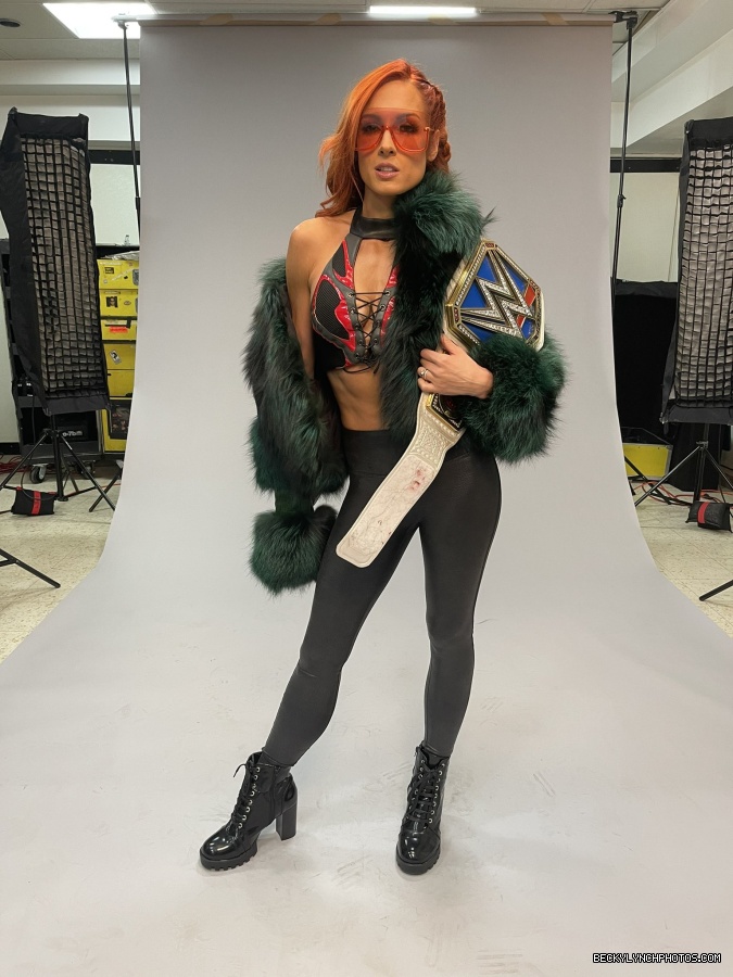 BeckyLynchWWE-1444077979114541058-20211001_181314-img1.jpg